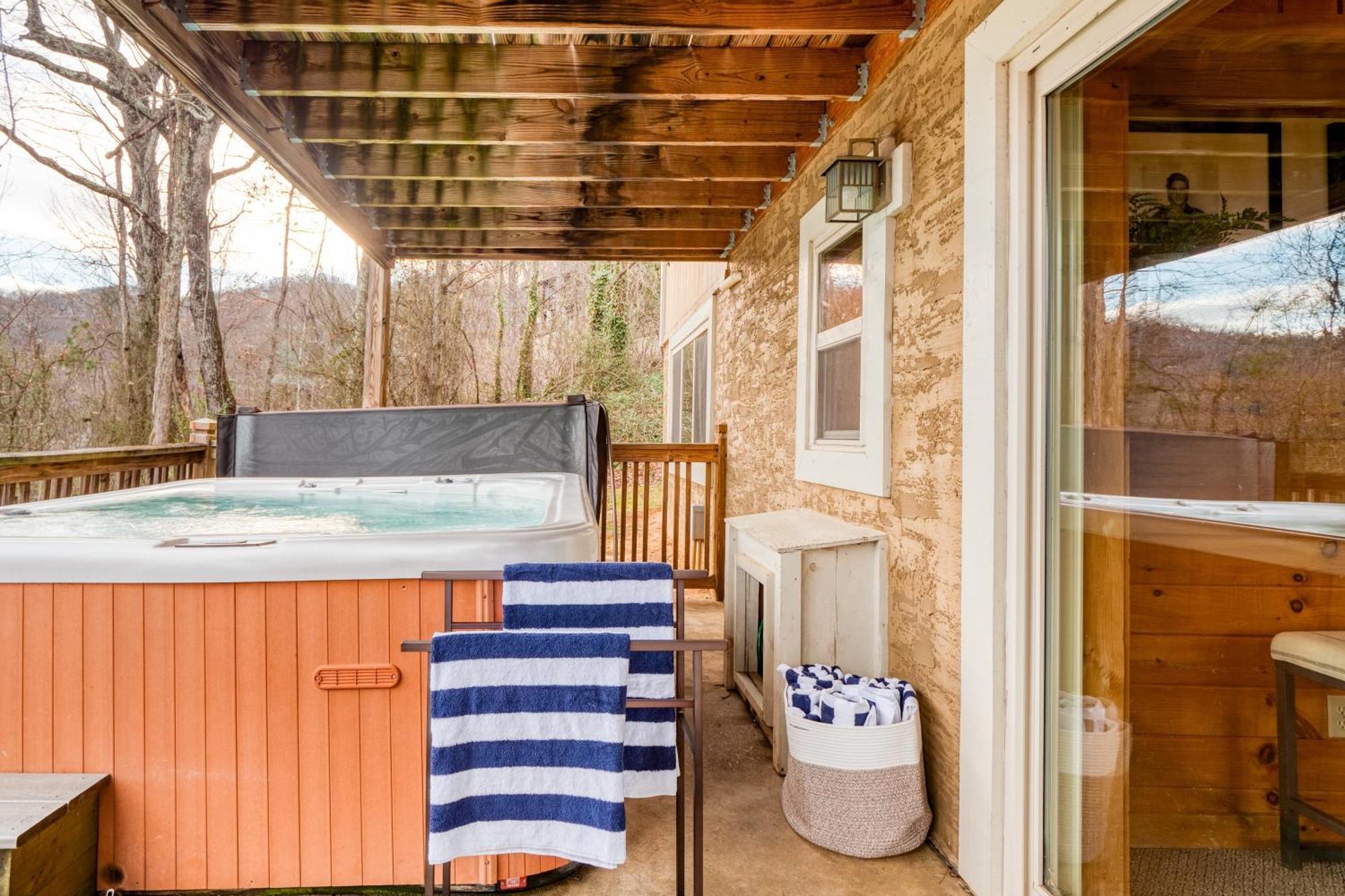 Chestnut By Avantstay Mountain Cabin W Treetop Views Hot Tub Game Room Гатлинбург Экстерьер фото