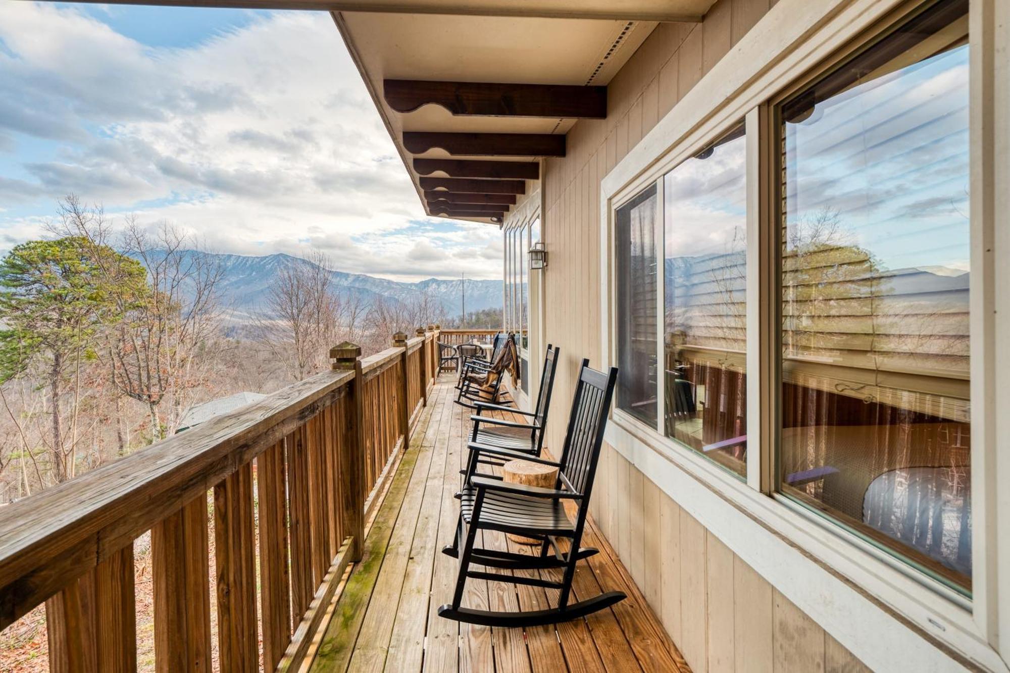 Chestnut By Avantstay Mountain Cabin W Treetop Views Hot Tub Game Room Гатлинбург Экстерьер фото